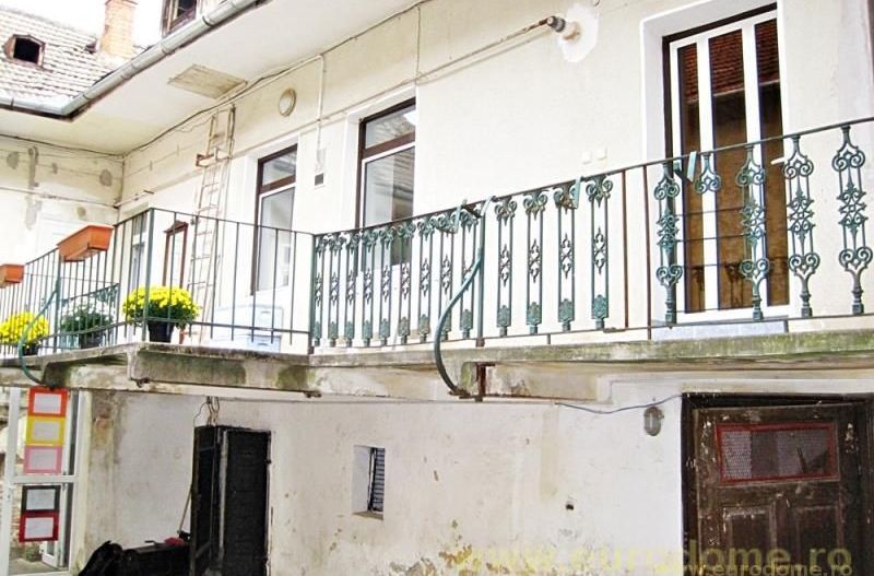 Casa cu teren de 256mp in centrul istoric al Brasovului - Poză 3