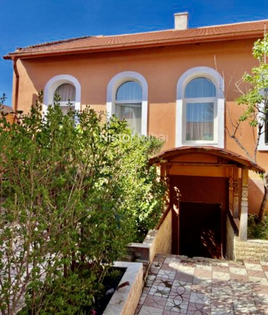 Casa ultracentrală renovată 105mp, 225.000 € - Poză 2