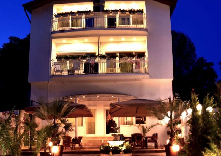 Proprietate ideală pentru locuință și afacere turistică în Eforie Nord - Poză 4