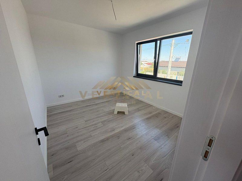 Vila la intrare in comuna Berceni - Poză 12