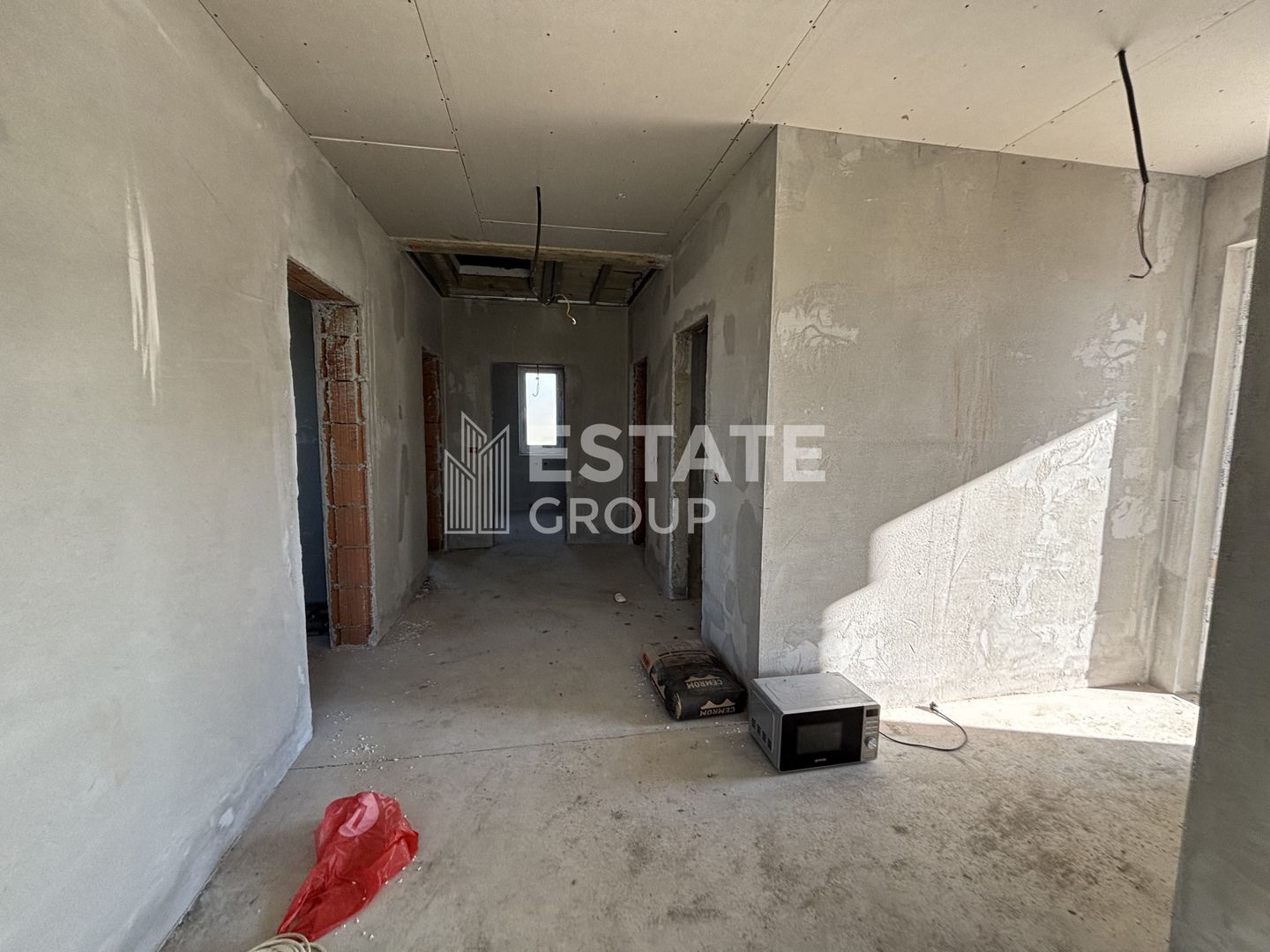 Casa individuala cu 4 camere in Mosnita Noua zona Castel - Poză 8