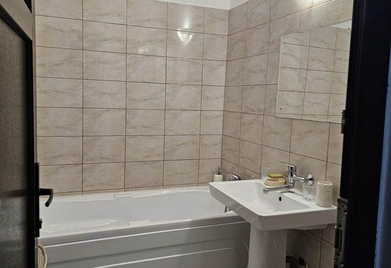 Apartament 2 camere Bloc 4 etaje Aleea Poiana Mare - Poză 6