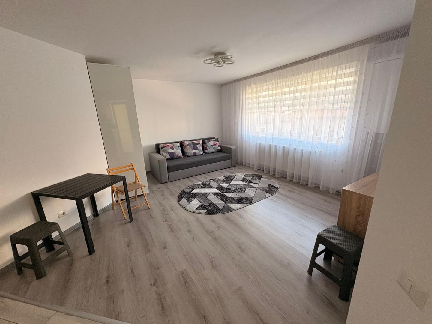 GARSONIERA - METALURGIEI, CENTRALA PROPRIE, LOC DE PARCARE, MODERN - Poză 1