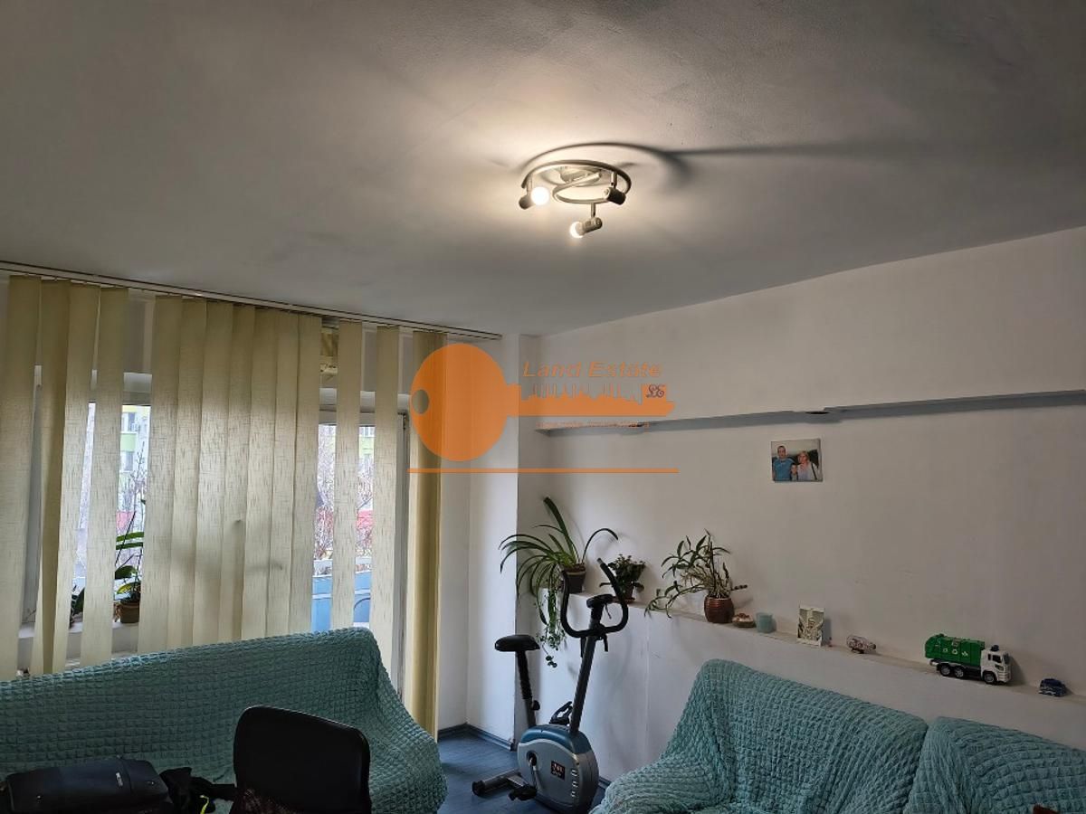 Apartament cu 3 camere in zona 13 Septembrie - Poză 1