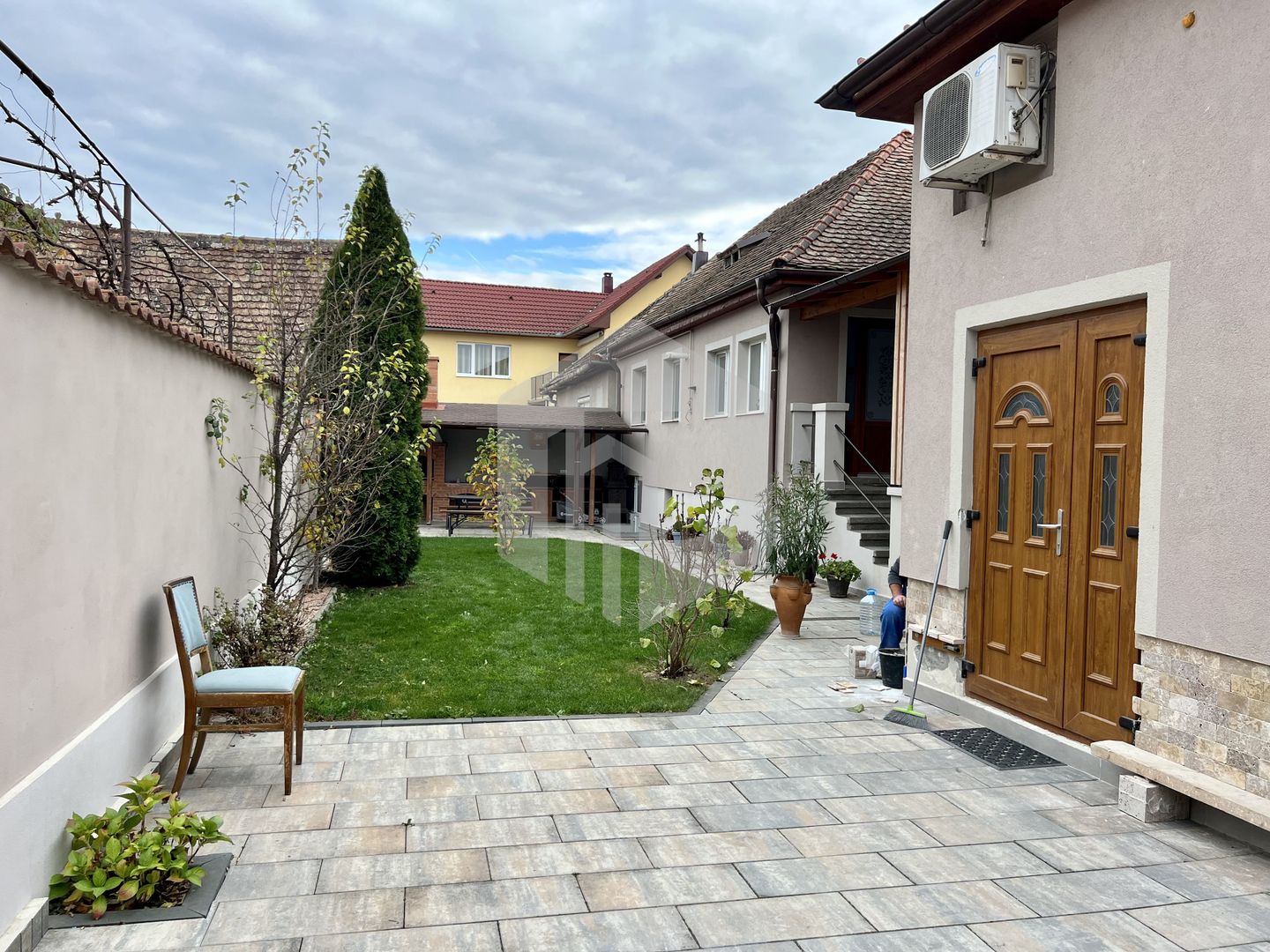 Casa de inchiriat in Selimbar. Zona stadionului/ politie - Poză 1