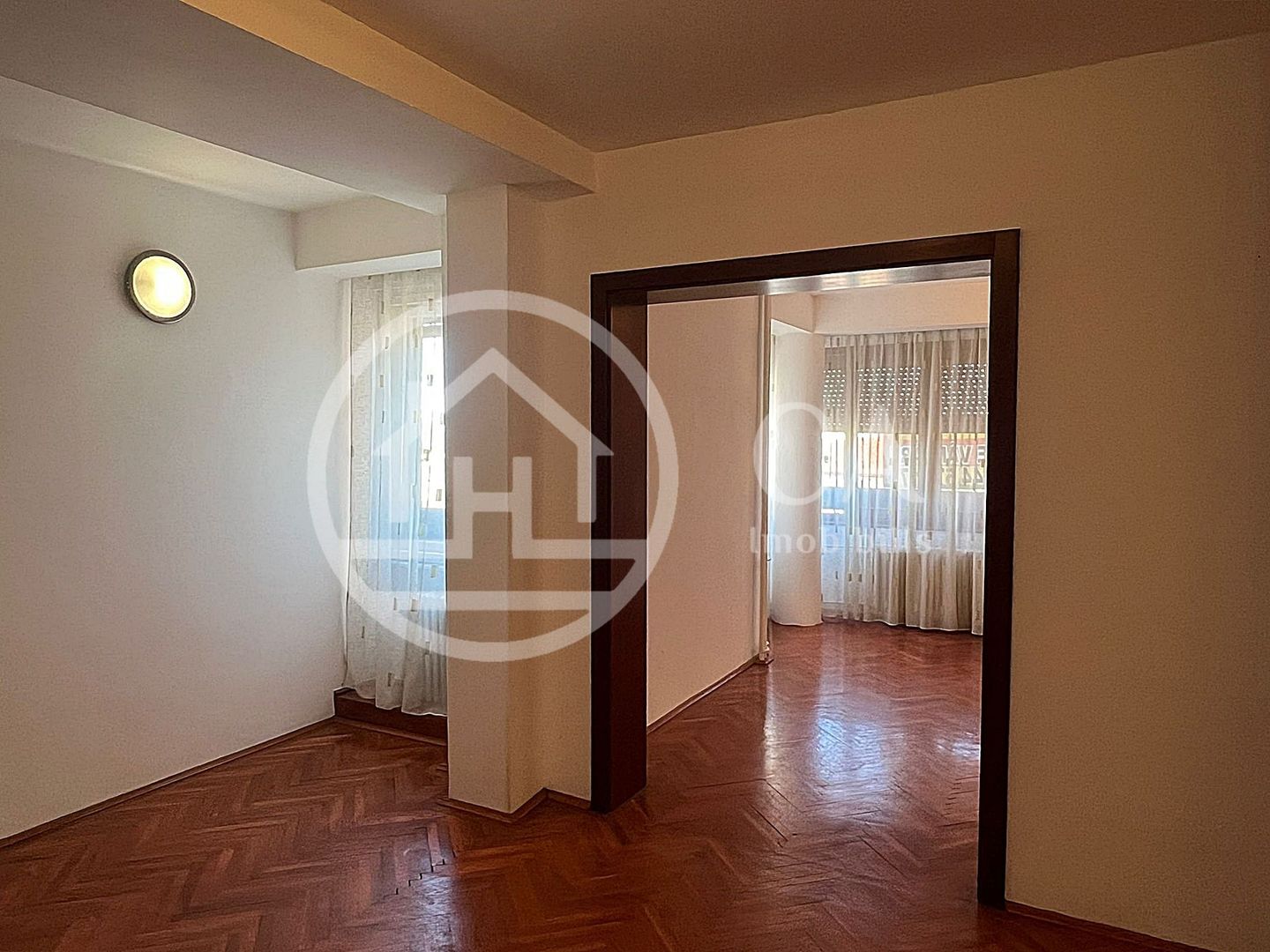 Apartament cu 4 camere de vanzare Ultracentral Oradea - Poză 5