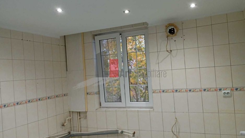Apartament 2 camere, necesita renovare - Poză 3