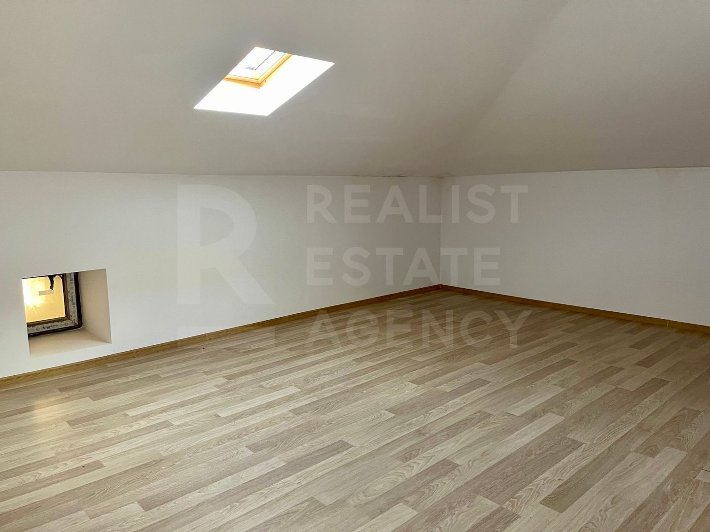 De vânzare – Clădire impresionantă, 11 camere, 9 dormitoare, Păcurari - Poză 21