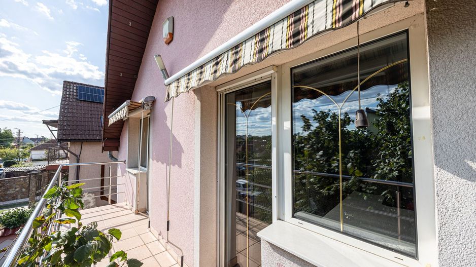 Vilă cu 6 camere în zona rezidențială - Poltura - Poză 9