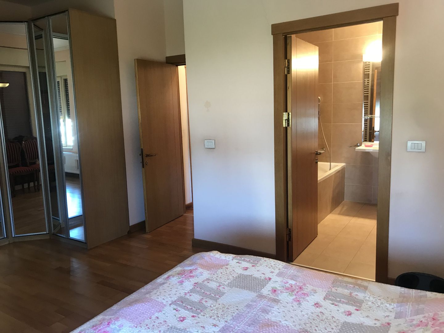 Apartament generos 3 camere - Poză 5