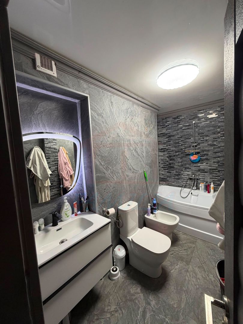 De vanzare apartament 3 camere Parter Mazepa 1 - Poză 14