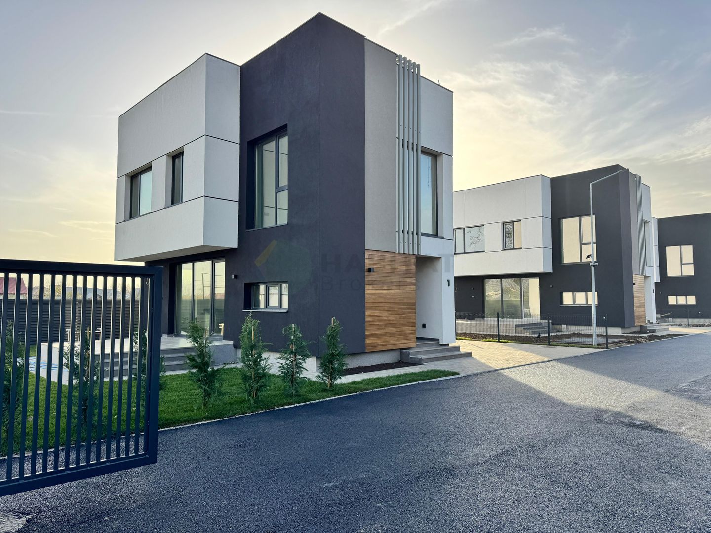 Vila Individuale de Lux în Tunari/Panouri fotovoltaice/ Ventiloconvector - Poză 1