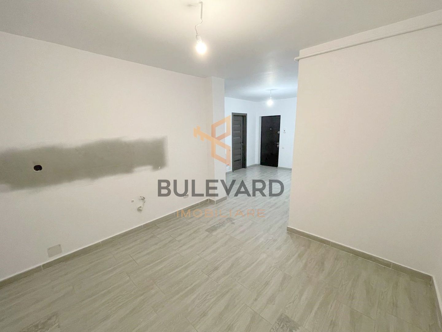 Apartament cu 2 camere + parcare, zona Vivo! - Poză 1