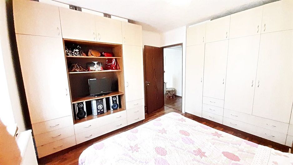 In Feldioara, la 17 Km de Brasov, apartament 2 camere, 43000 euro - Poză 11