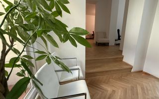 Vilă elegant renovata pentru business de prestigiu - Poză 1