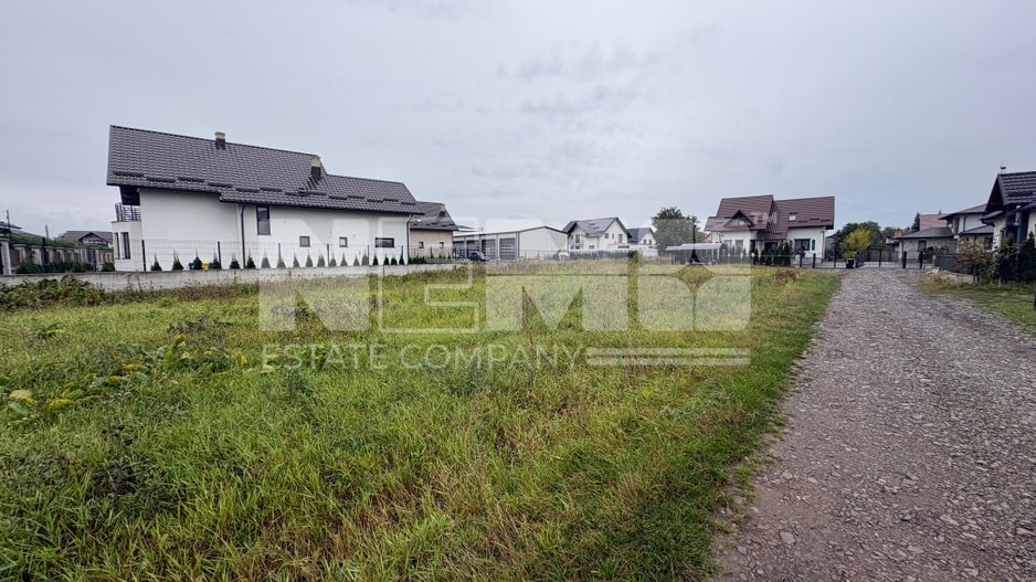 TEREN INTRAVILAN 860 MP | RĂDĂUȚI | 65.000 EURO - Poză 1