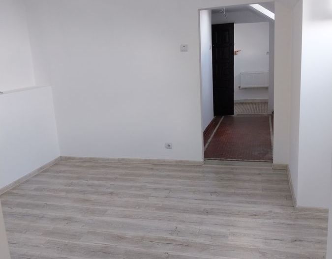 APARTAMENT MANSARDA METROU ZONA STEFAN CEL MARE - Poză 1