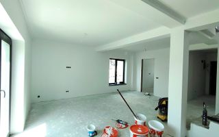 Casa Sibiu -  4 camere, 2 bai, curte - Poză 17