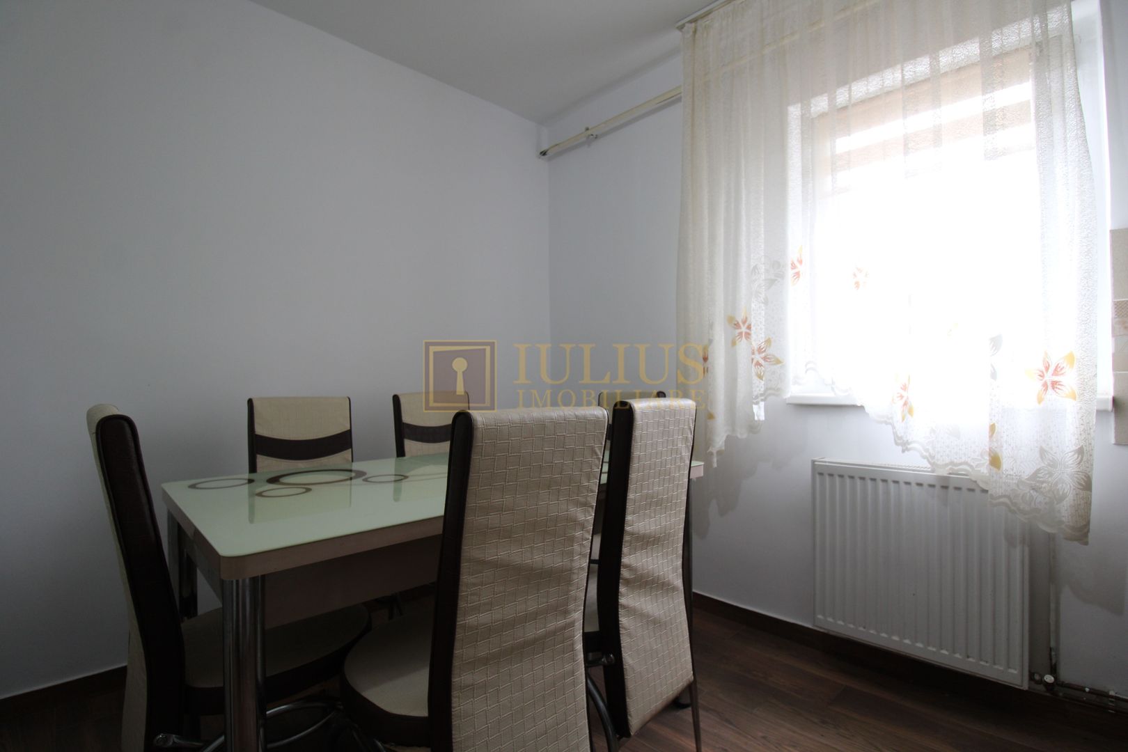 Zona Lipovei, 4 camere + 2 bai, centrala proprie - Poză 5