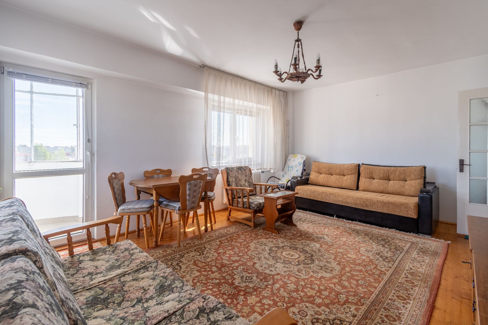 Apartament cu 2 camere decomandat de inchiriat Str.Bucuresti, 60mp - Poză 2