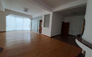 Vilă luminoasă I Gradina mare si loc de joacă privat I Iancu Nicolae - Poză 4