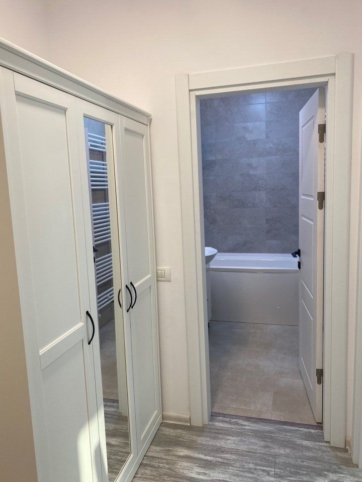 1 camera - Plaza - Poză 6