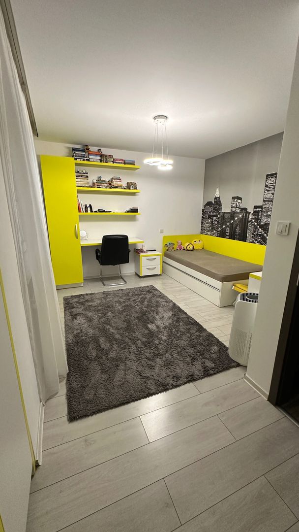 Apartament de vânzare, modern, cu 4 camere, garaj și curte - Poză 6