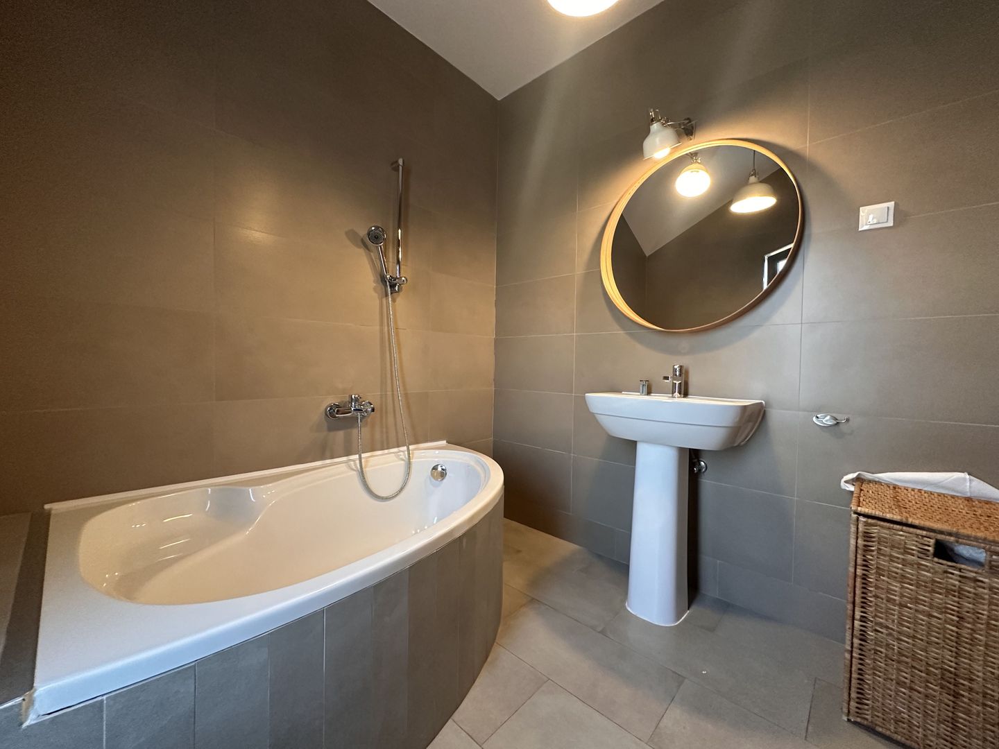 ANDRONACHE | Vila 4 Camere | Garaj | Curte Verde | Ciubar & BBQ - Poză 17