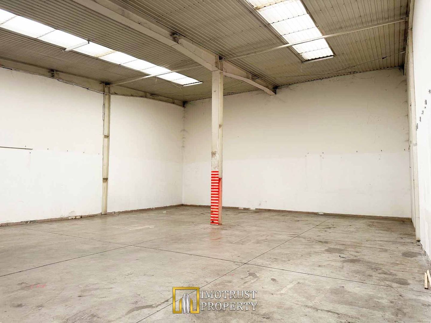 Hală 227 mp UTA Arad – Acces rapid auto și transport public - Poză 5