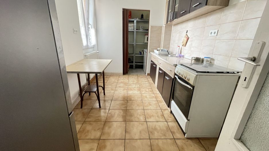 SPATIOS IN ZONA MEDICINEI -4 camere,garaj propriu si boxa - Poză 5