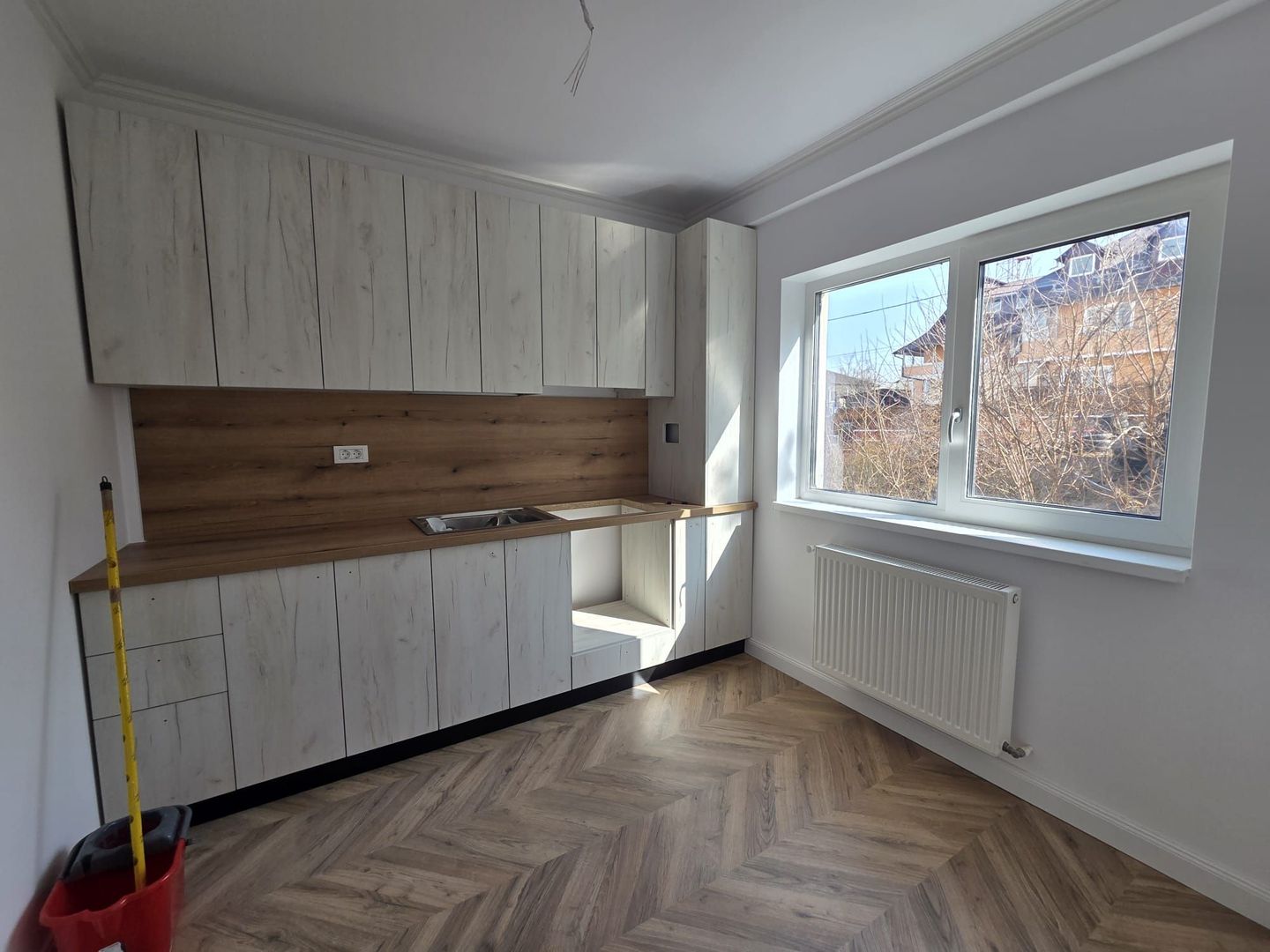 Apartament de vanzare 2 camere semidecomandat -  zona Bere - Pitesti - Poză 1