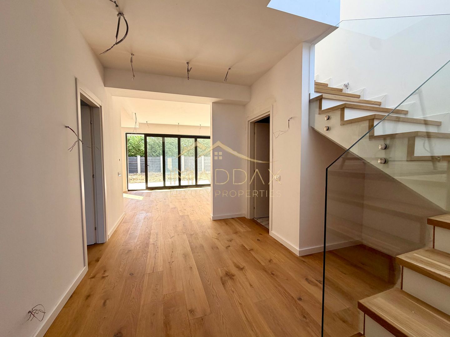 Vila Mediteraneana P+1E // 5 camere / 136 mp utili /garaj / Tunari - Poză 29