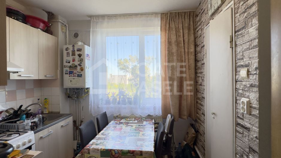 Apartament cu 2 camere, etaj intermediar, zona Mercur - Poză 1