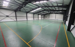 Spatiu Comercial 620 mp.parcare,birou,vestiar,baie - Poză 1