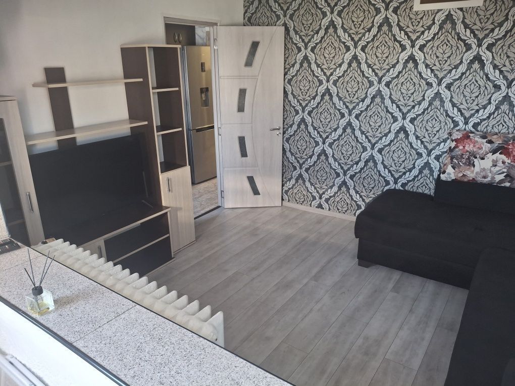 Închiriez apartament 2camere, Mall Vitan, mobilat, parcare, petfriend - Poză 1
