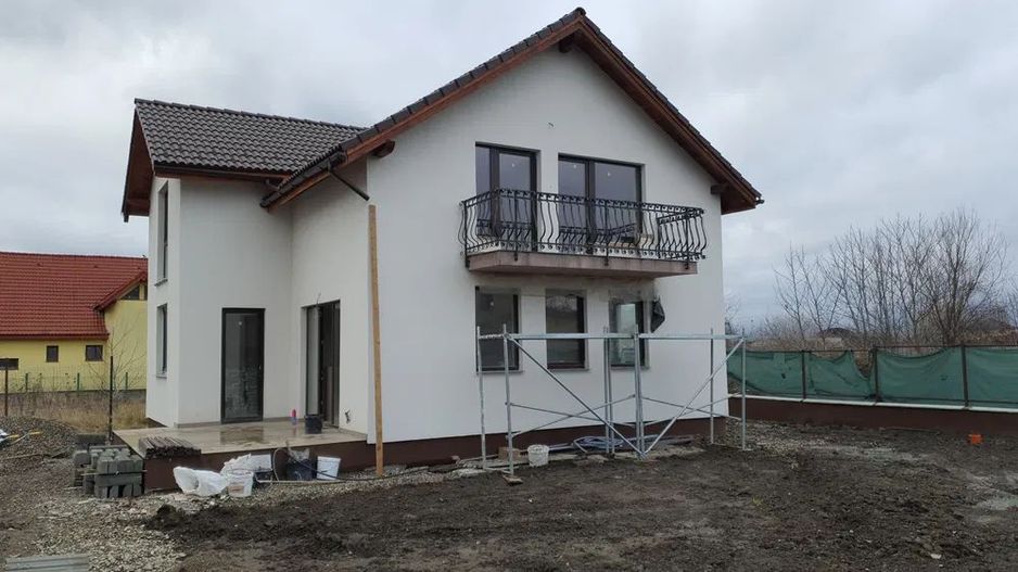 Casa individuala cu predare ''la cheie'' in Sanpetru - Poză 1