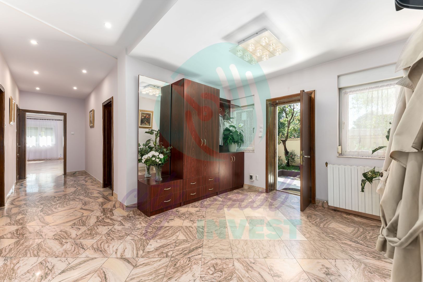 Vilă spațioasă cu curte superbă lângă Parcul Circului - Poză 13