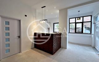 Apartament 3 camere de vânzare la curte comuna în zona Ultracentrală - Poză 1