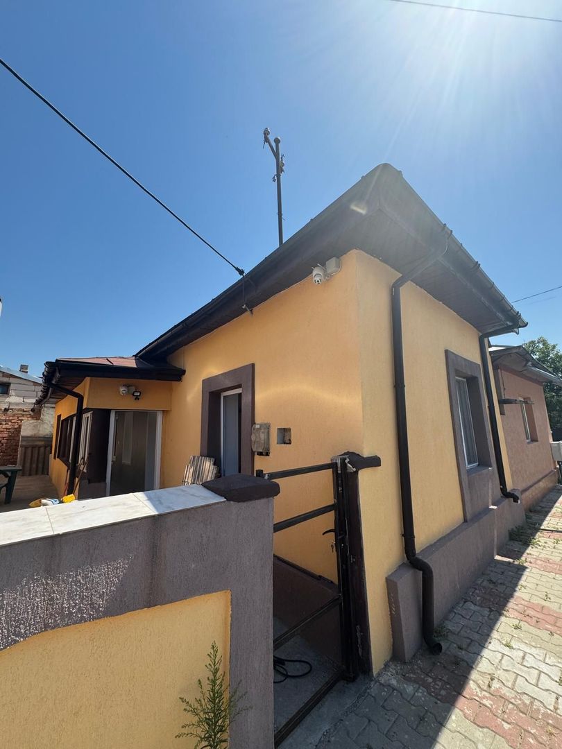 Casă renovată, 2 camere – str. Plevnei - Poză 1