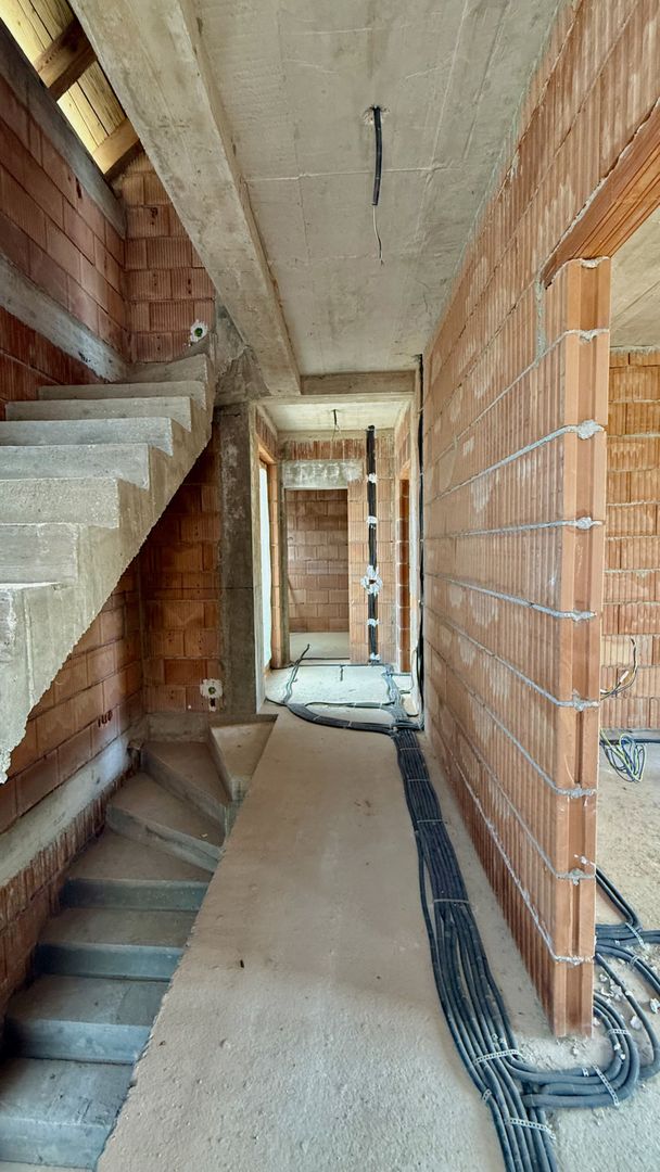 PROIECT DEOSEBIT CU GARAJ- LA ROSU - Poză 3