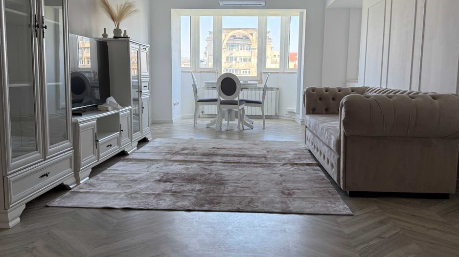 Închiriez apartament 3 camere, Unirii, renovat, centrală proprie - Poză 1