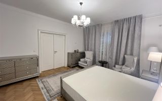 Apartament  deosebit amenajat LUX  boxa curte acces auto CENTRAL - Poză 28