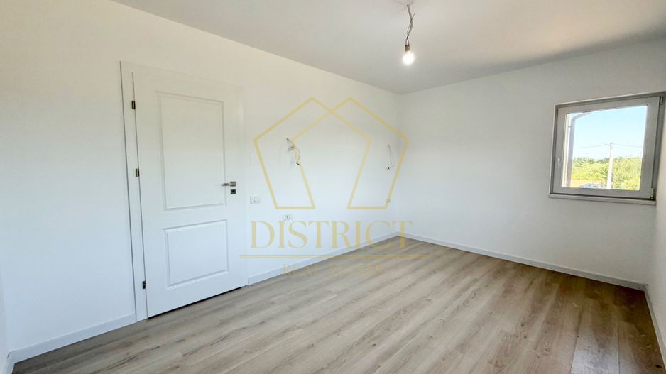 Duplex cu 5 camere si 2 bai, 470 mp teren si 115 mp utili in Ghiroda. - Poză 14