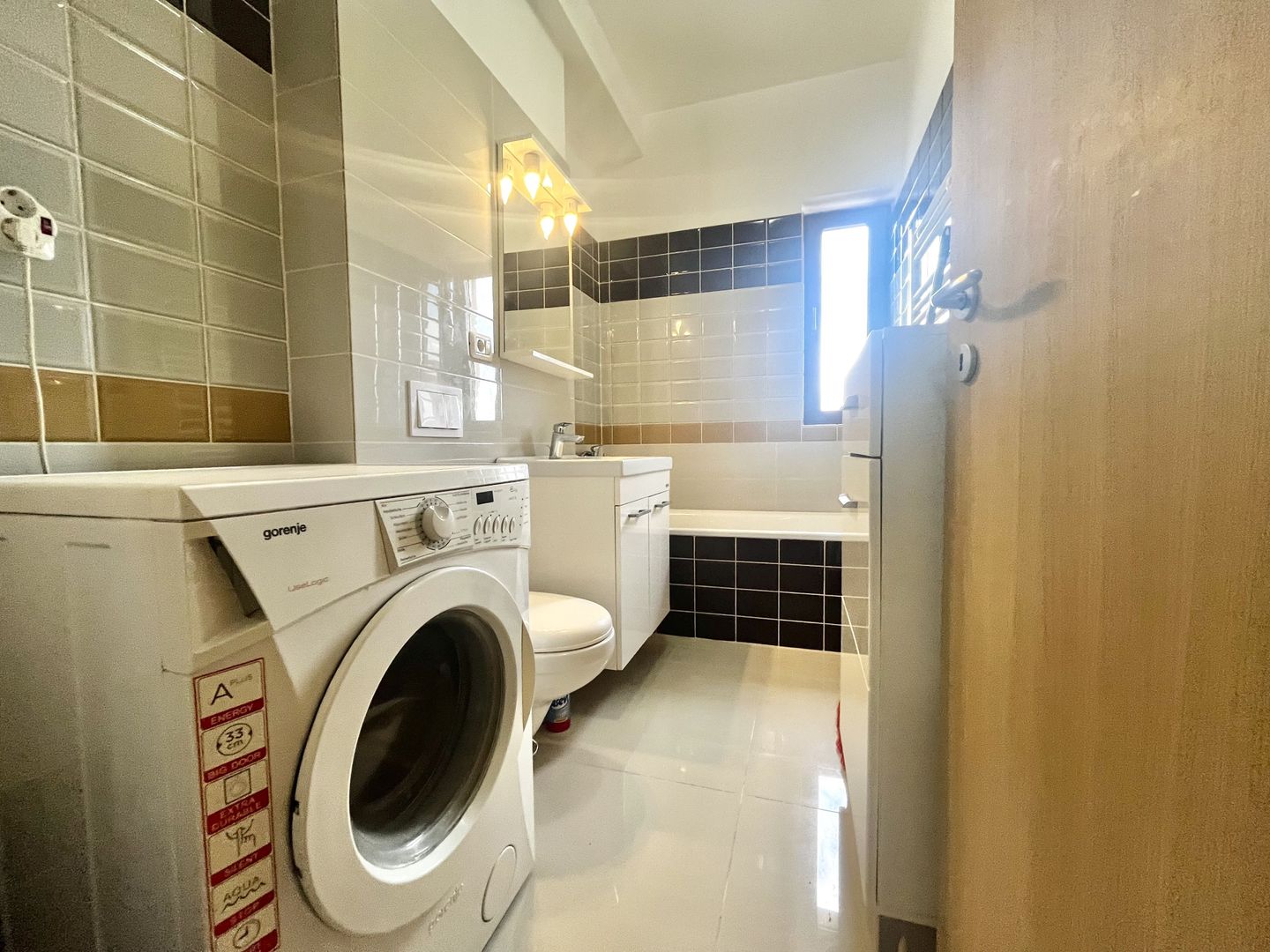 2 camere, decomandat, modern si primitor, la intrare in Dumbravita - Poză 12