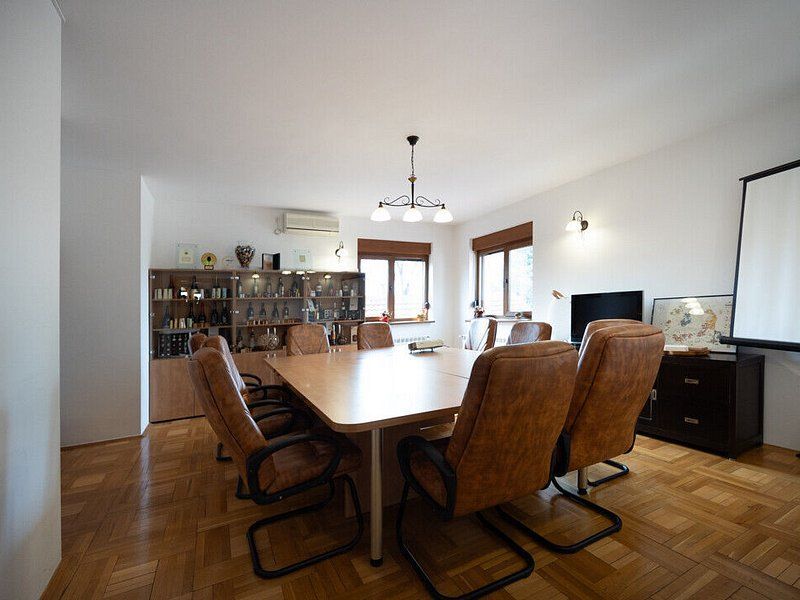 Vila cu 750 mp utili si teren de 1.480 mp in Erou Iancu Nicolae - Poză 23