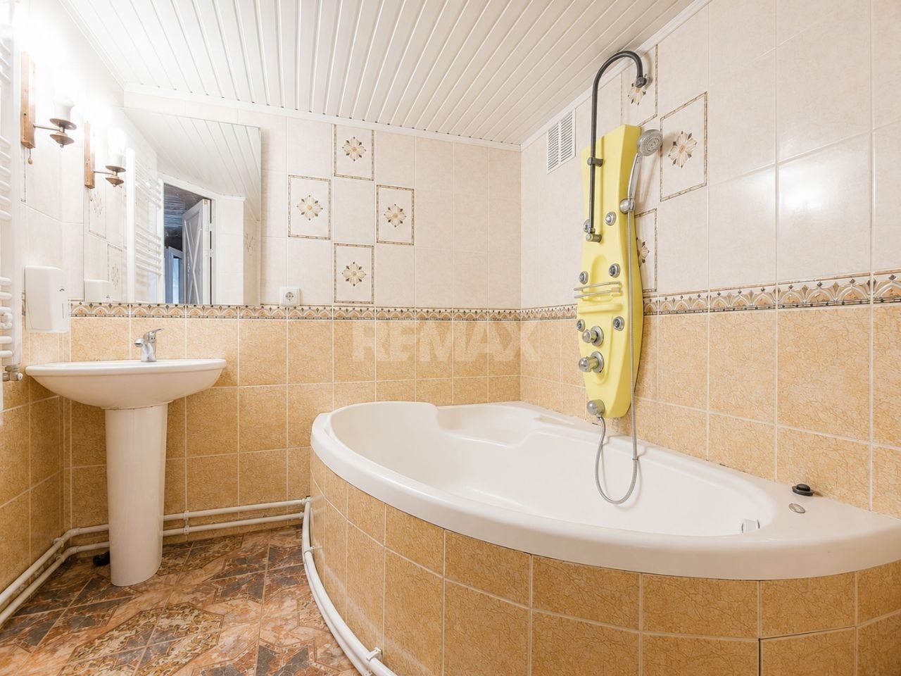 Casă 210 m² cu 5 dormitoare și teren 10 ari – Euroreparație | Drochia, str. Grigore Ureche - Poză 29