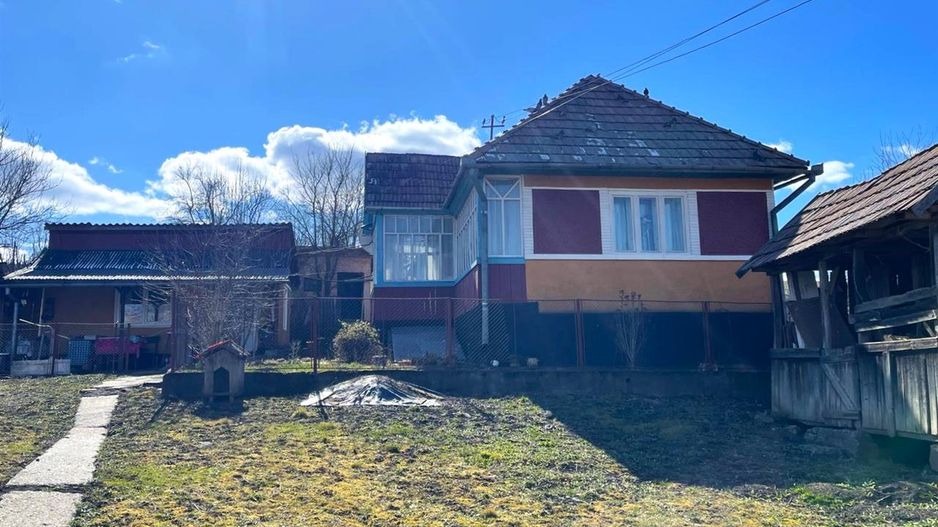 Casa traditionala+ domeniu de 2.900 mp,livada, anexe:refugiu apreciabil Craiesti - Poză 1