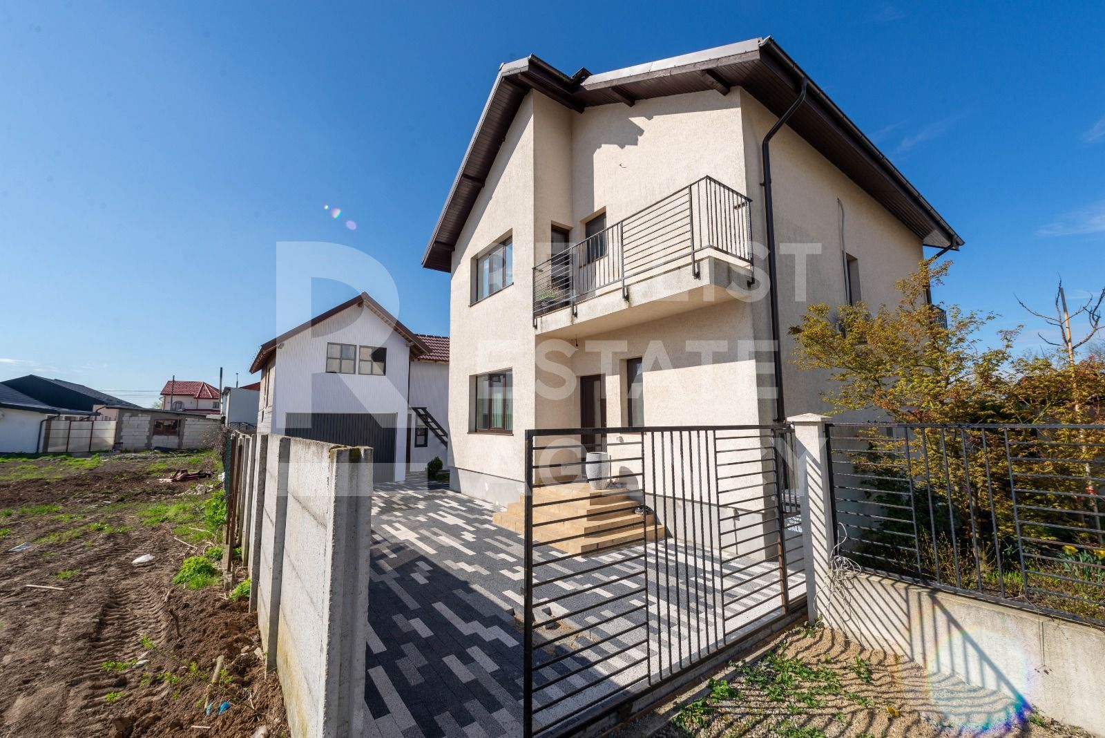 Vila in Tunari cu garaj si spatii de depozitare - Poză 28