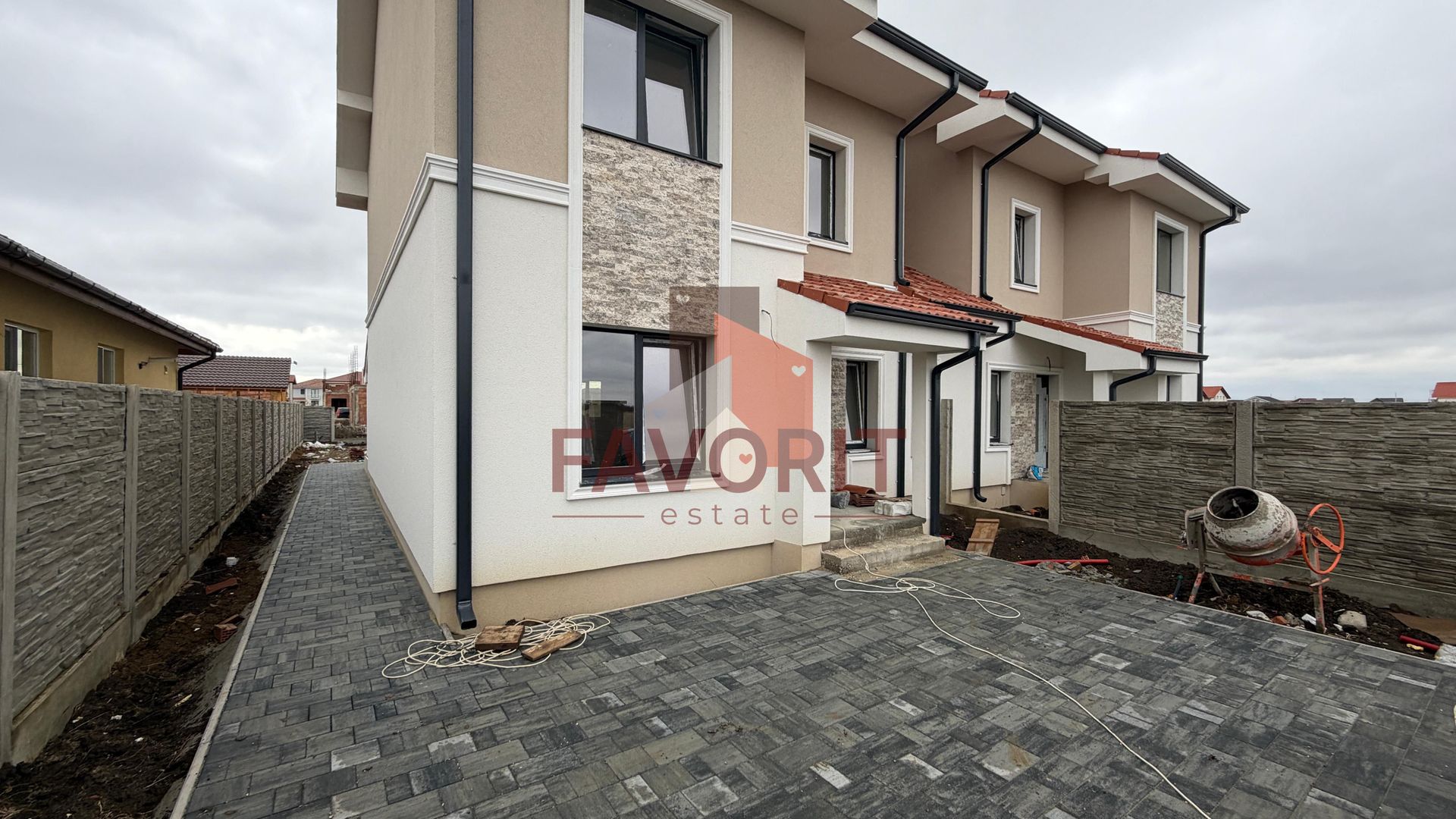 Duplex despartit | Inainte de Kaufland | Toate utilitatile | Curte amenajata - Poză 4