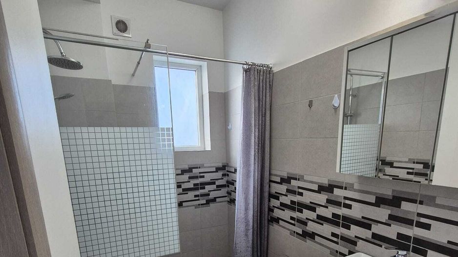 Închiriez 2 camere mobilat, Mamaia Nord, lângă Kaufland, termen lung - Poză 7